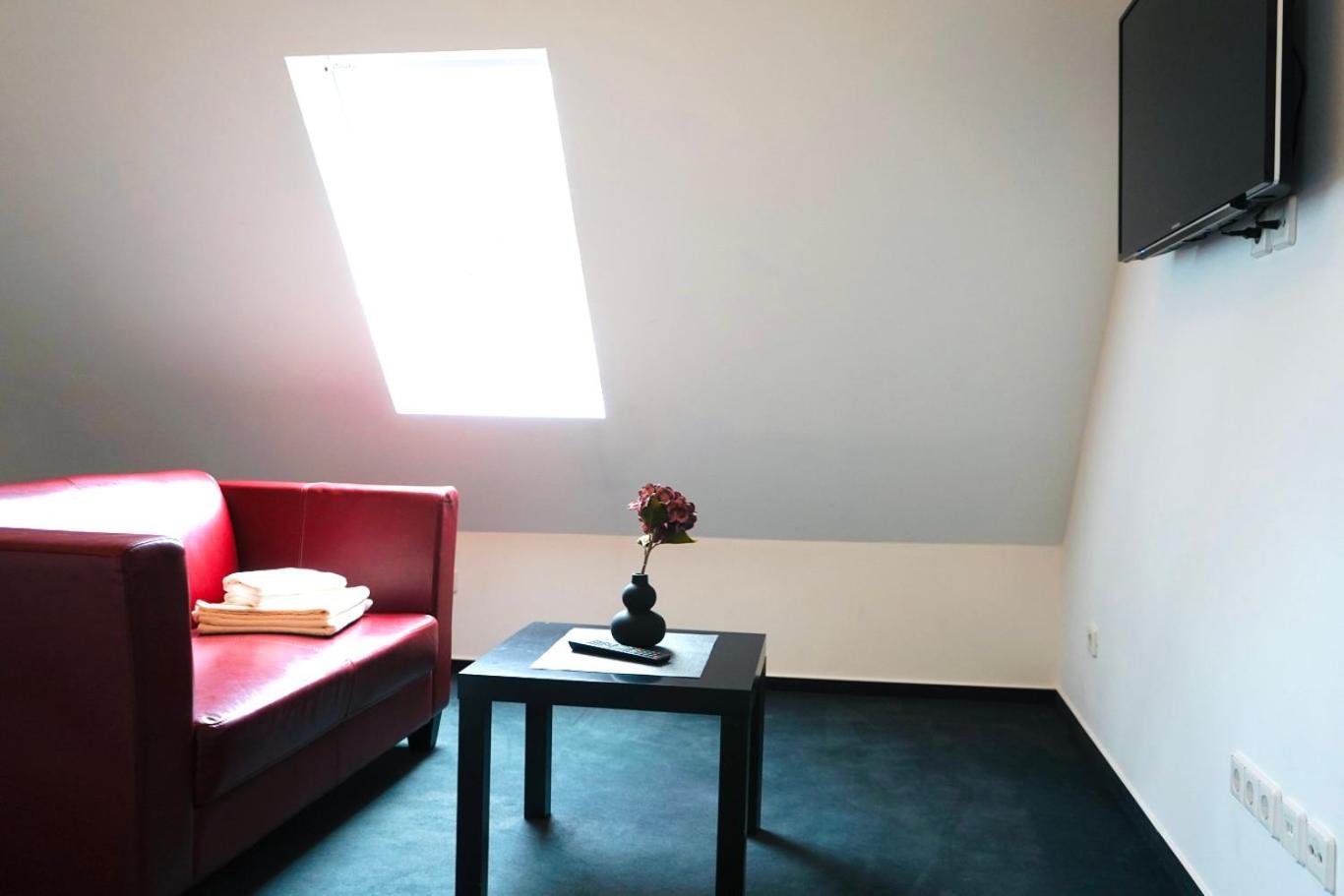 Haus Im Gruenen Fuer 6 Personen-3 Schlafzimmer- 3 Baedern -Waschmaschine-Grosse Terrasse- Vollausgestattete Kueche Wolfsburg Exterior photo